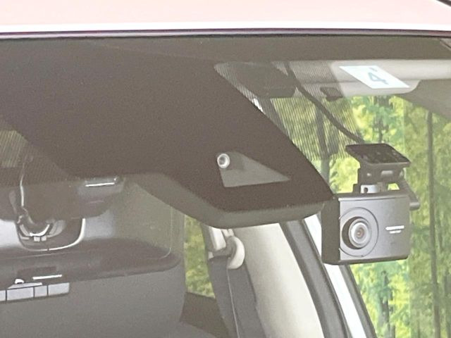 �y�G�}�[�W�F���V�[�u���[�L�z���s���ɑO���̎ԗ�����F�����A�Փ˂������Ȏ��͌x��ƃu���[�L�ŏՓˉ���Ɣ�Q�y�����A�V�X�g�B�����S�Ƀh���C�u�����y���݂��������܂��B