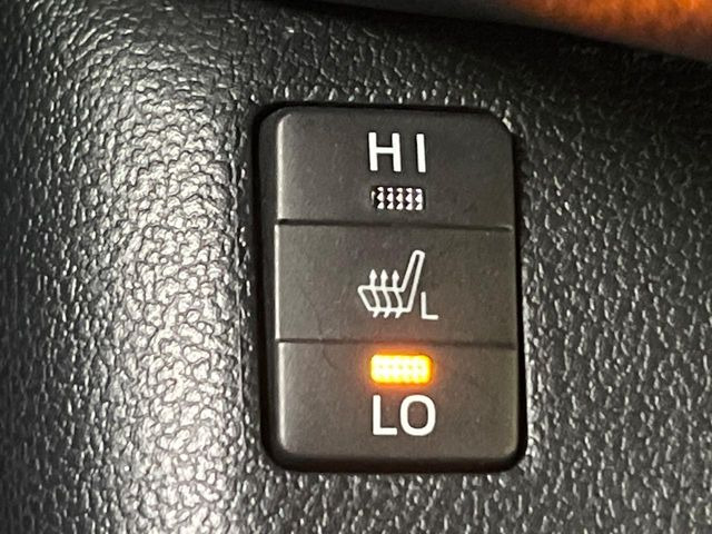 【シートヒーター】寒い日に重宝するシートヒーター!エアコンより早く温まってくれるので寒がりの人も安心ですね♪エアコンの温風は乾燥するから苦手、という方にもをおすすめです。