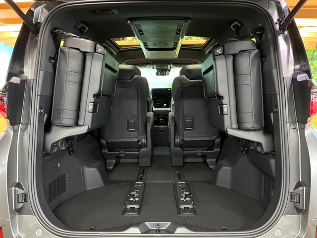 普段のお買い物や通勤、送迎等に十分な荷室スペースを確保しております。セカンドシートを倒すと、大きな荷物の積載も可能です♪