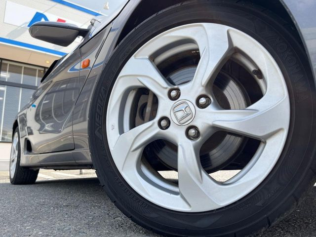 �y����15�C���`�A���~�z�C�[���z�O�ςɃ}�b�`���������A���~�z�C�[���𑕒����Ă���܂��B�e��ЊO�A���~�z�C�[����A�X�^�b�h���X�^�C�����戵�����Ă���܂��B���񂲑��k����������