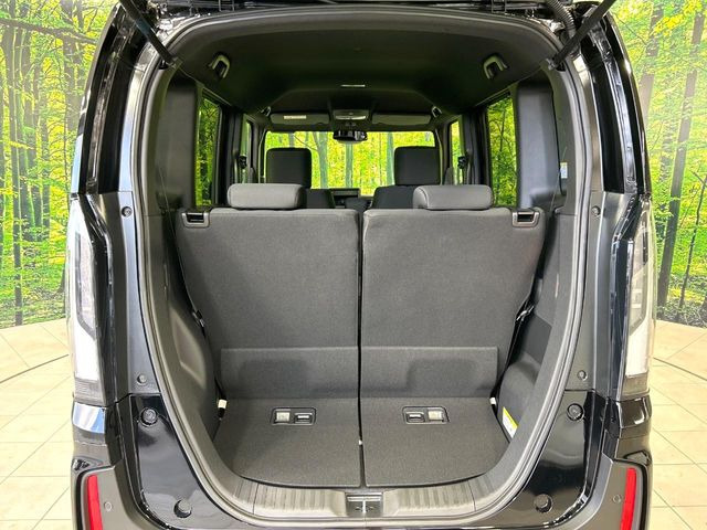 ���i�̂���������ʋ΁A���}���ɏ\���ȉ׎��X�y�[�X���m�ۂ��Ă���܂��B�Z�J���h�V�[�g��|���ƁA�傫�ȉו��̐ύڂ��\�ł���