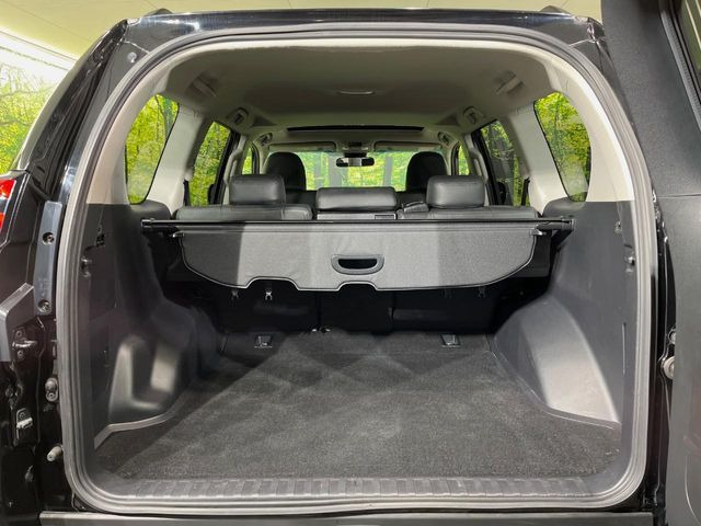 後席を格納すると、これだけの広さが!シーンに合わせたシートアレンジで、大きな荷物も積むことが出来ます♪