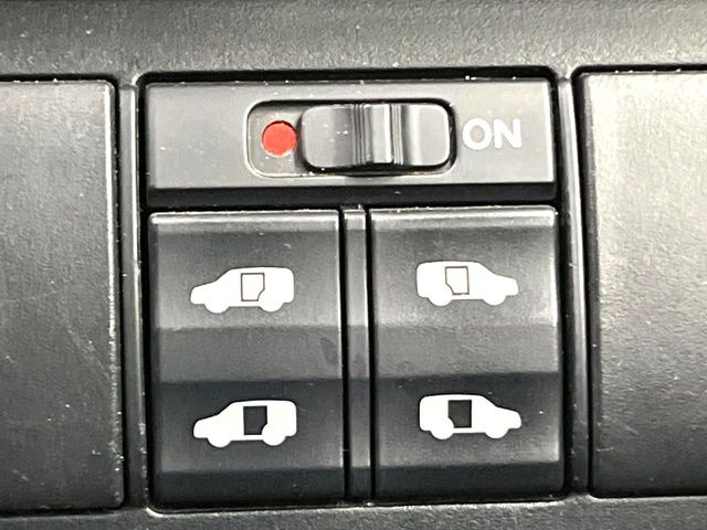 �y�����p���[�X���C�h�h�A�z�X�}�[�g�L�[��^�]�Ȃ̃X�C�b�`�Ō�ȗ����X���C�h�h�A�̊J���\���d��������͂����ăh�A���J����K�v�������A�����Ȃ��q�l�ł��ȒP�ɊJ���߂ł����K�ł���