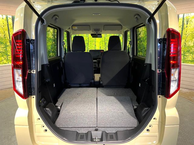 ���i�̂���������ʋ΁A���}���ɏ\���ȉ׎��X�y�[�X���m�ۂ��Ă���܂��B�Z�J���h�V�[�g��|���ƁA�傫�ȉו��̐ύڂ��\�ł���