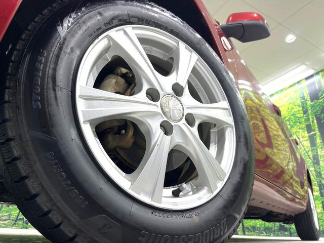 �y14�C���`�A���~�z�C�[���z�O�ςɃ}�b�`�����A���~�z�C�[���𑕒����Ă���܂��B�e��A���~�z�C�[����A�X�^�b�h���X�^�C�����戵�����Ă���܂��B���񂲑��k����������