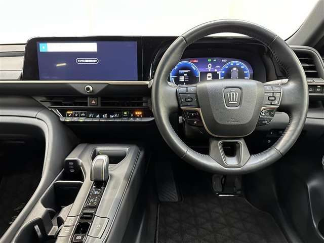 クラウンクロスオーバー2.5 G アドバンスト レザー パッケージ E-Four 4WD