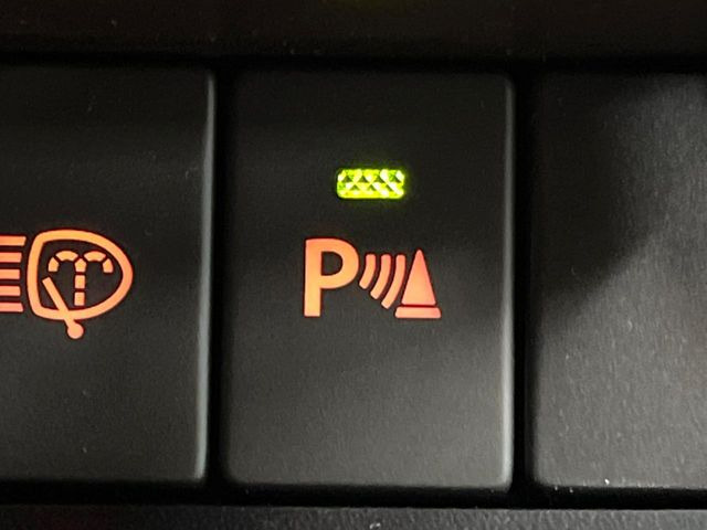 【クリアランスソナー】バンパーに付いたセンサーが障害物を検知!一定の距離に近づくとアラートで教えてくれます♪狭い駐車スペースや車庫入れ時も安心ですね☆