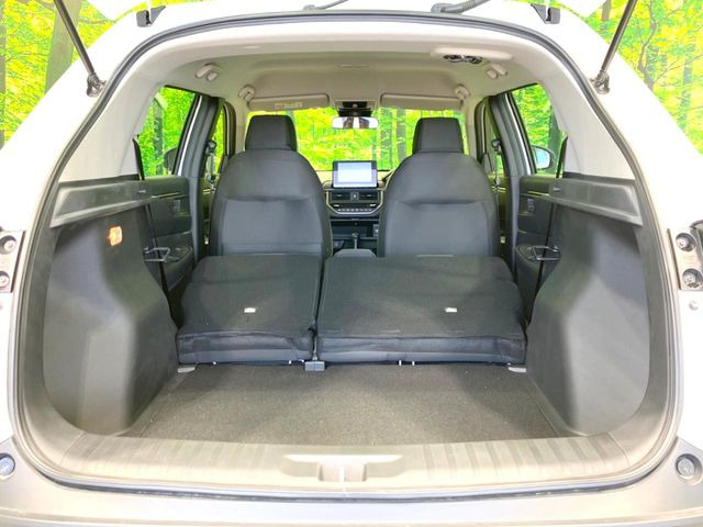 普段のお買い物や通勤、送迎等に十分な荷室スペースを確保しております。セカンドシートを倒すと、大きな荷物の積載も可能です♪