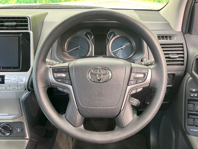 【ステアリングスイッチ】運転中、前方から目線をそらすことなく、オーディオ等の操作が可能な便利機能!安心&快適なドライブを演出してくれます♪