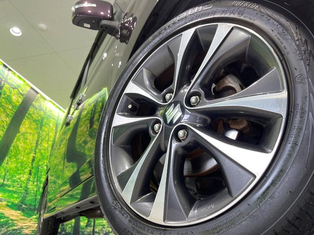 �y����15�C���`�A���~�z�C�[���z�O�ςɃ}�b�`���������A���~�z�C�[���𑕒����Ă���܂��B�e��ЊO�A���~�z�C�[����A�X�^�b�h���X�^�C�����戵�����Ă���܂��B���񂲑��k����������