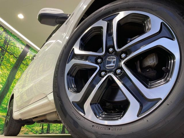 【純正17インチアルミホイール】外観にマッチした純正アルミホイールを装着しております。各種社外アルミホイールや、スタッドレスタイヤも取扱いしております。是非ご相談ください♪