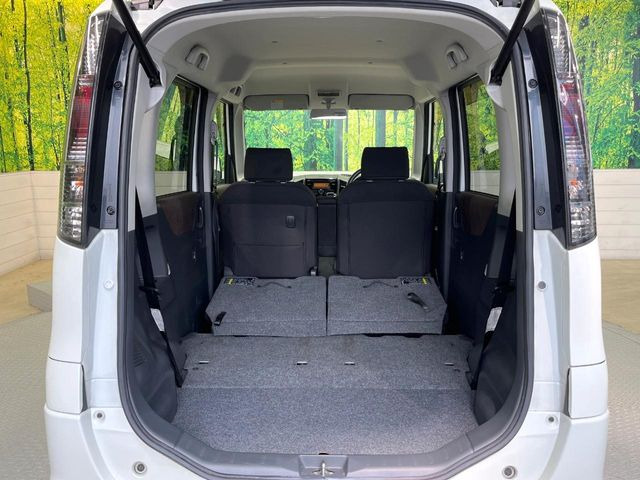 ���i�̂���������ʋ΁A���}���ɏ\���ȉ׎��X�y�[�X���m�ۂ��Ă���܂��B�Z�J���h�V�[�g��|���ƁA�傫�ȉו��̐ύڂ��\�ł���