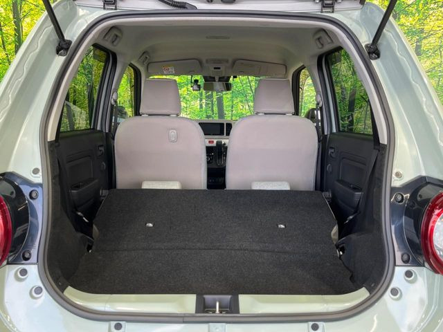 ���i�̂���������ʋ΁A���}���ɏ\���ȉ׎��X�y�[�X���m�ۂ��Ă���܂��B�Z�J���h�V�[�g��|���ƁA�傫�ȉו��̐ύڂ��\�ł���