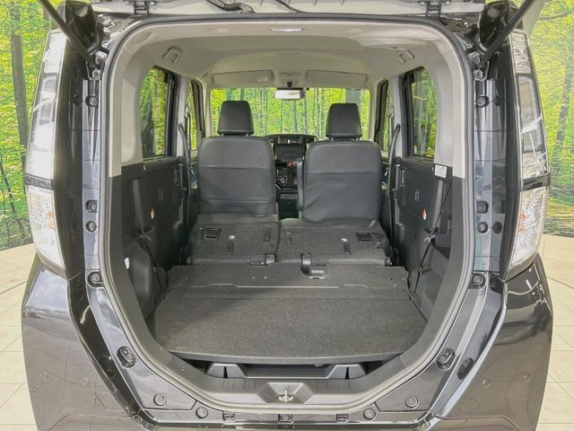 ���i�̂���������ʋ΁A���}���ɏ\���ȉ׎��X�y�[�X���m�ۂ��Ă���܂��B�Z�J���h�V�[�g��|���ƁA�傫�ȉו��̐ύڂ��\�ł���