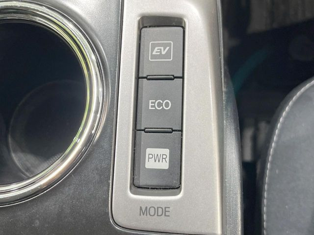 【ドライブモードスイッチ】コンフォートな乗り味からスポーティな乗り味までスイッチ一つで切り替え可能。シーンや気分に合わせたモードを選べば、いつものドライブがより一層楽しくなります♪