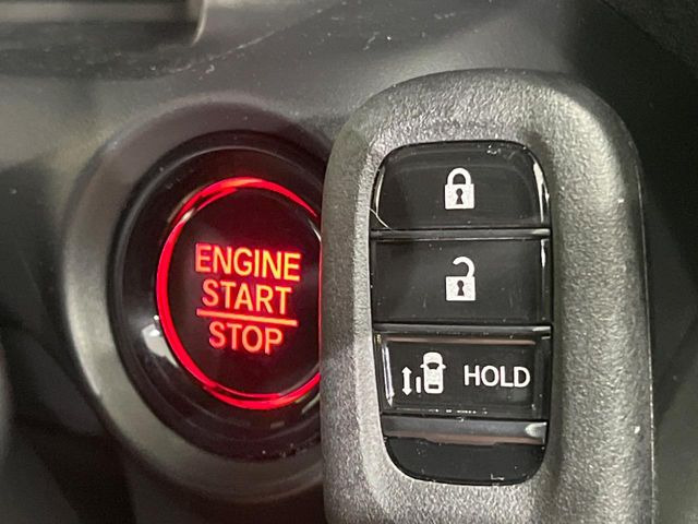 �yHonda�X�}�[�g�L�[�z�J�o����|�P�b�g�ɓ��ꂽ�܂܂ł��h�A�̎{���E�������\�ȃX�}�[�g�L�[�𑕔��B�G���W���̃I���E�I�t�����J�M�����o���K�v����������Ƃ��Ă��֗��ł���