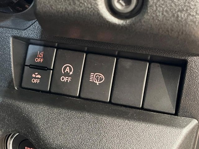 【スズキ セーフティサポート】走行中に前方の車両等を認識し、衝突しそうな時は警報とブレーキで衝突回避と被害軽減をアシスト。より安全にドライブをお楽しみいただけます。