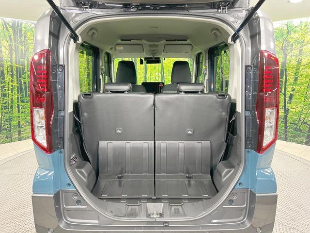 ���i�̂���������ʋ΁A���}���ɏ\���ȉ׎��X�y�[�X���m�ۂ��Ă���܂��B�Z�J���h�V�[�g��|���ƁA�傫�ȉו��̐ύڂ��\�ł���