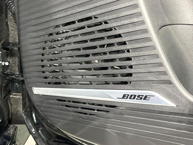 �yBOSE�T�E���h�V�X�e���z���[�J�[�I�v�V�����̍��i�ʃT�E���h�V�X�e���𓋍ځB��p�̃`���[�j���O���{���ꂽ�召�l�X�ȃX�s�[�J�[����ǎ��ȃT�E���h���t�ł��A�Տꊴ���ӂ�鉹����Ԃ����o���܂��B