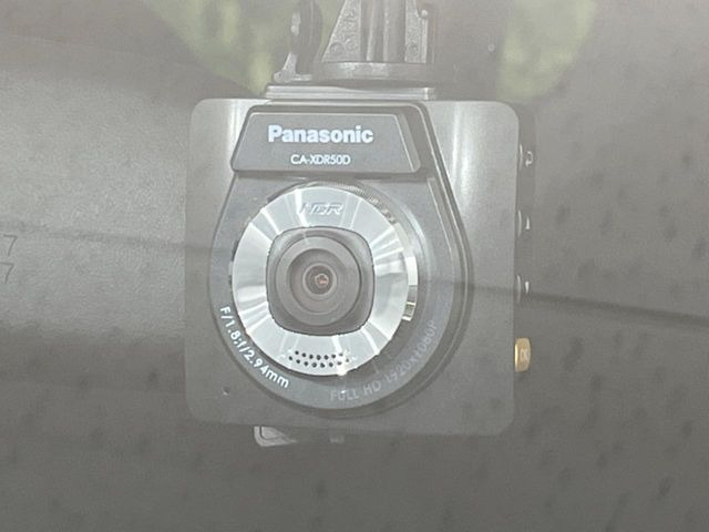 【ドライブレコーダー】ドライブレコーダー装備!走行中はもちろん、あおり運転や事故に遭遇した際、映像で記録し、万一のリスクに備えます。※記録用SDカードはお客様ご自身でご準備いただく必要があります。