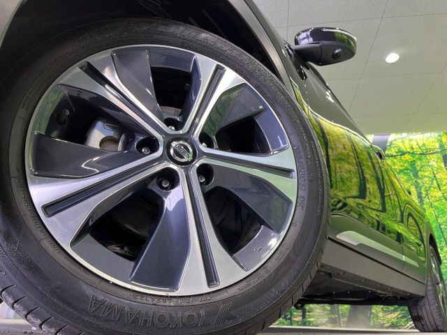 【純正17インチアルミホイール】外観にマッチした純正アルミホイールを装着しております。各種社外アルミホイールや、スタッドレスタイヤも取扱いしております。是非ご相談ください♪