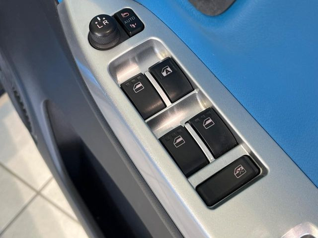 �y�d���i�[�~���[�z�T�C�h�~���[�͓d���i�[���ƂȂ��Ă���A�������ԏ�ł��L�Y�������X�N��}�����܂��B