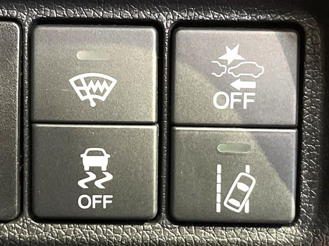 �y�z���_�Z���V���O�z���s���ɑO���̎ԗ�����F�����A�Փ˂������Ȏ��͌x��ƃu���[�L�ŏՓˉ���Ɣ�Q�y�����A�V�X�g�B�����S�Ƀh���C�u�����y���݂��������܂��B