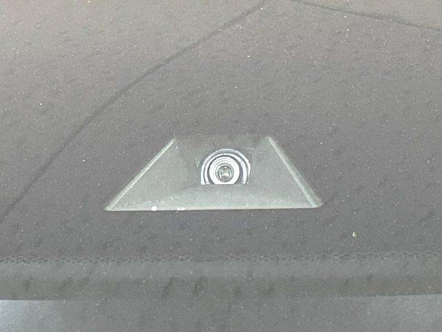 �y�z���_�Z���V���O�z���s���ɑO���̎ԗ�����F�����A�Փ˂������Ȏ��͌x��ƃu���[�L�ŏՓˉ���Ɣ�Q�y�����A�V�X�g�B�����S�Ƀh���C�u�����y���݂��������܂��B