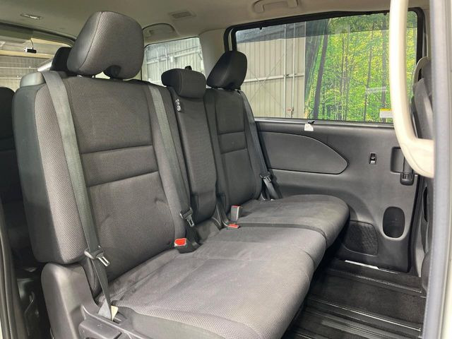 �Z�J���h�V�[�g�͒������������ƂȂ��Ă���A�X���C�h����ΒʘH�X�y�[�X���o��!�O��̈ړ����Ƃ��Ă��ȒP�ł���������A8����Ԏ������K�ȍ���S�n�̃V�[�g�ƂȂ��Ă��܂���