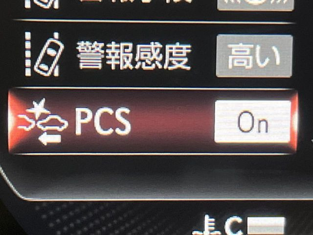 【プリクラッシュセーフティ】前方の車両等を検知し、衝突しそうな時は警報で注意を促し、ブレーキを踏む力をサポート。ブレーキを踏めなかった場合は衝突被害軽減ブレーキが作動、衝突回避をサポートします。