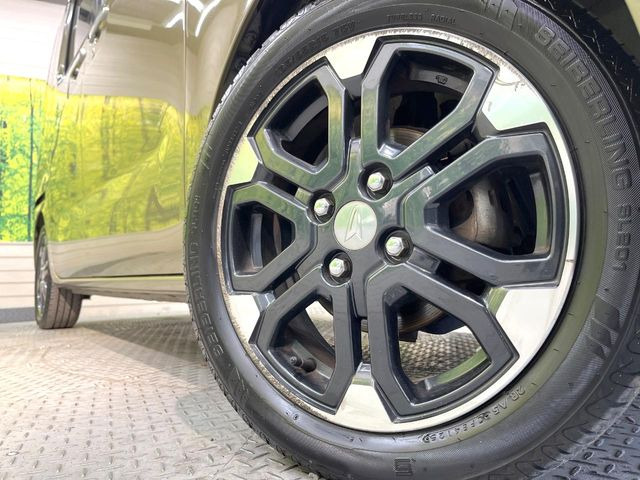 【純正アルミホイール】外観にマッチした純正アルミホイールを装着しております。各種社外アルミホイールや、スタッドレスタイヤも取扱いしております。是非ご相談ください♪