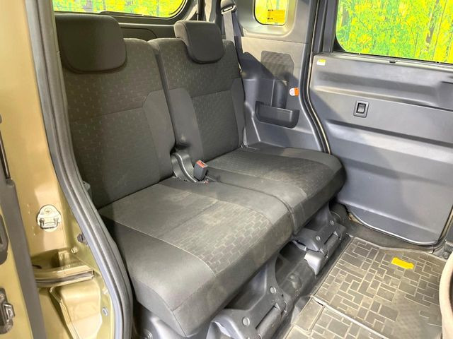 後部座席も気になるようなキズ・汚れやへたり等、大きなダメージはなく、良好な状態です。