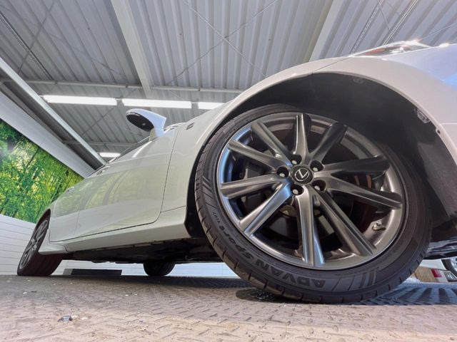 【純正19インチアルミホイール】外観にマッチした純正アルミホイールを装着しております。各種社外アルミホイールや、スタッドレスタイヤも取扱いしております。是非ご相談ください♪