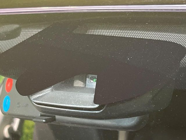 �y�G�}�[�W�F���V�[�u���[�L�z���s���ɑO���̎ԗ�����F�����A�Փ˂������Ȏ��͌x��ƃu���[�L�ŏՓˉ���Ɣ�Q�y�����A�V�X�g�B�����S�Ƀh���C�u�����y���݂��������܂��B