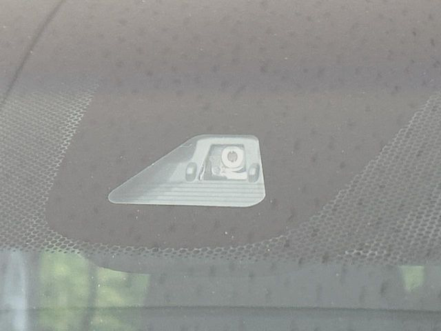 �y�z���_�Z���V���O�z���s���ɑO���̎ԗ�����F�����A�Փ˂������Ȏ��͌x��ƃu���[�L�ŏՓˉ���Ɣ�Q�y�����A�V�X�g�B�����S�Ƀh���C�u�����y���݂��������܂��B