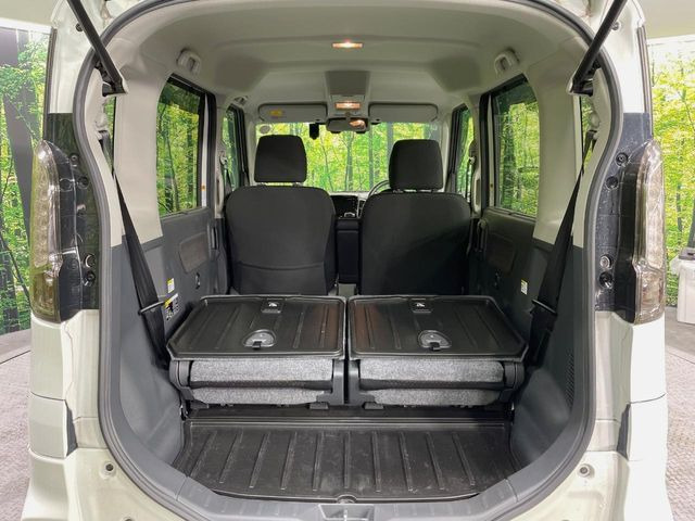 ���i�̂���������ʋ΁A���}���ɏ\���ȉ׎��X�y�[�X���m�ۂ��Ă���܂��B�Z�J���h�V�[�g��|���ƁA�傫�ȉו��̐ύڂ��\�ł���