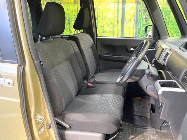 運転席シート廻りは使用感も少なく、良好な状態となっています。前オーナー様が丁寧に使っていたことがよくわかりますね。