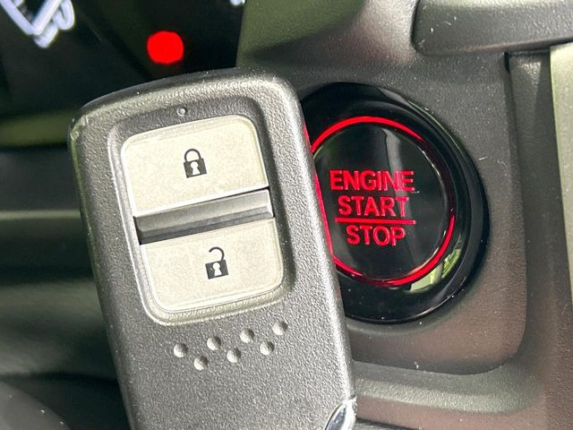 �yHonda�X�}�[�g�L�[�z�J�o����|�P�b�g�ɓ��ꂽ�܂܂ł��h�A�̎{���E�������\�ȃX�}�[�g�L�[�𑕔��B�G���W���̃I���E�I�t�����J�M�����o���K�v����������Ƃ��Ă��֗��ł���