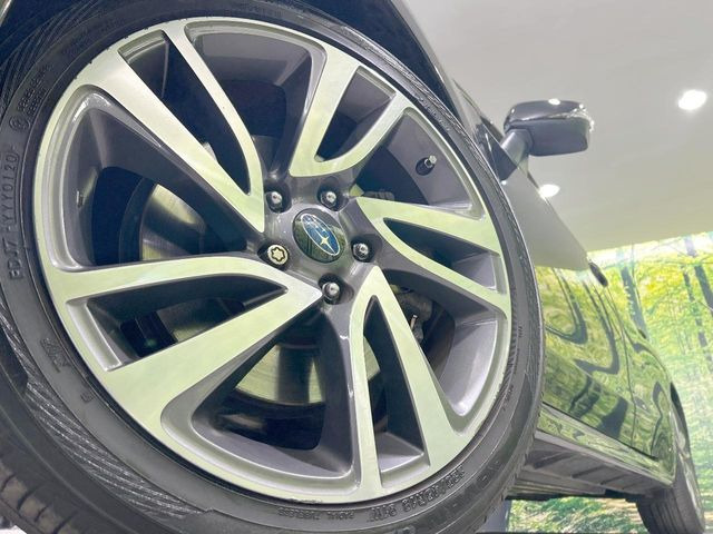 �y����18�C���`�A���~�z�C�[���z�O�ςɃ}�b�`���������A���~�z�C�[���𑕒����Ă���܂��B�e��ЊO�A���~�z�C�[����A�X�^�b�h���X�^�C�����戵�����Ă���܂��B���񂲑��k����������