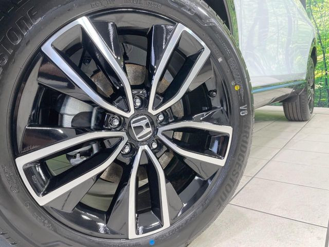 �y����18�C���`�A���~�z�C�[���z�O�ςɃ}�b�`���������A���~�z�C�[���𑕒����Ă���܂��B�e��ЊO�A���~�z�C�[����A�X�^�b�h���X�^�C�����戵�����Ă���܂��B���񂲑��k����������