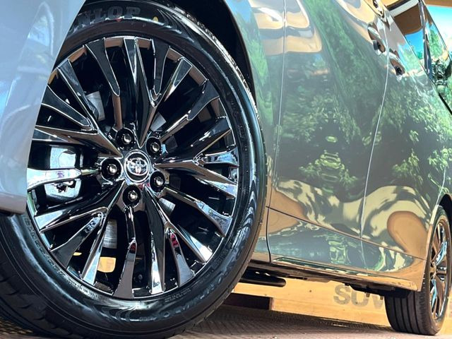 【純正19インチアルミホイール】外観にマッチした純正アルミホイールを装着しております。各種社外アルミホイールや、スタッドレスタイヤも取扱いしております。是非ご相談ください♪