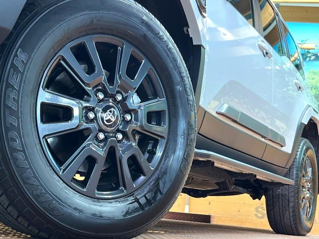 �y����18�C���`�A���~�z�C�[���z�O�ςɃ}�b�`���������A���~�z�C�[���𑕒����Ă���܂��B�e��ЊO�A���~�z�C�[����A�X�^�b�h���X�^�C�����戵�����Ă���܂��B���񂲑��k����������