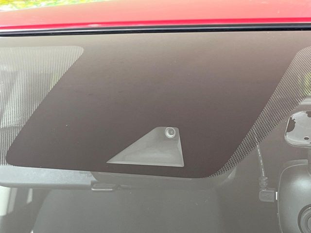 �y�G�}�[�W�F���V�[�u���[�L�z���s���ɑO���̎ԗ�����F�����A�Փ˂������Ȏ��͌x��ƃu���[�L�ŏՓˉ���Ɣ�Q�y�����A�V�X�g�B�����S�Ƀh���C�u�����y���݂��������܂��B