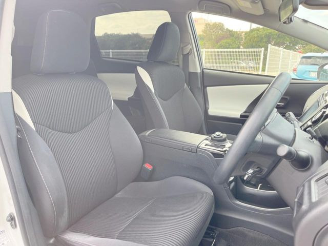 運転席シート廻りは使用感も少なく、良好な状態となっています。丁寧に使われていたことがよくわかりますね。