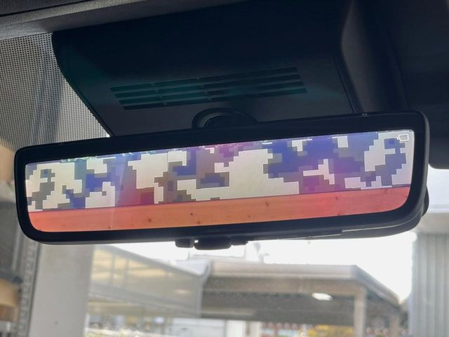 【デジタルインナーミラー】後席の大きな荷物や同乗者で後方が確認しづらい時でも安心!カメラが撮影した車両後方の映像をルームミラー内に表示。クリアな視界で状況の確認が可能です!