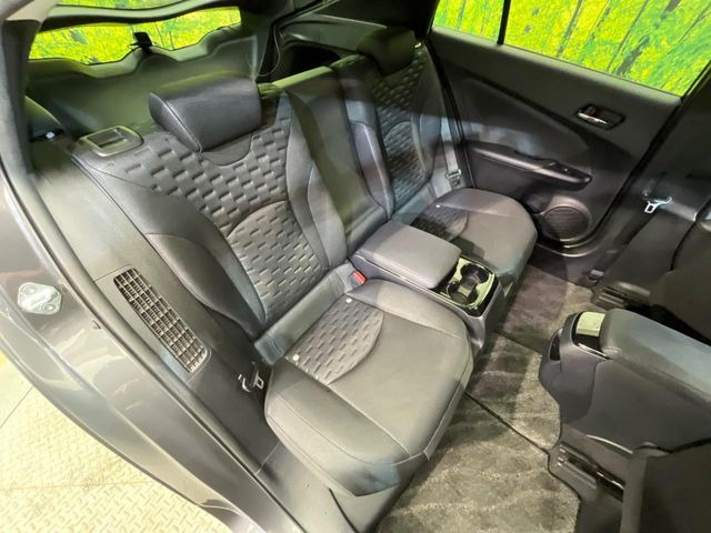 後部座席も気になるようなキズ・汚れやへたり等、大きなダメージはなく、良好な状態です。
