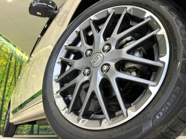 �y����15�C���`�A���~�z�C�[���z�O�ςɃ}�b�`���������A���~�z�C�[���𑕒����Ă���܂��B�e��ЊO�A���~�z�C�[����A�X�^�b�h���X�^�C�����戵�����Ă���܂��B���񂲑��k����������