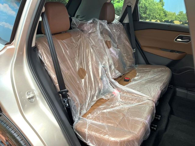 ���i���ȃI���W�i���t���A�}�b�g���I�v�V�����ɂĂ��p�ӂ��Ă���܂��B���D���ȃf�U�C����J���[�����Ԃɍ��킹�đI��ł����������Ƃ��ł��܂���