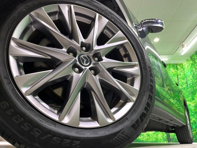 【純正19インチアルミホイール】外観にマッチした純正アルミホイールを装着しております。各種社外アルミホイールや、スタッドレスタイヤも取扱いしております。是非ご相談ください♪