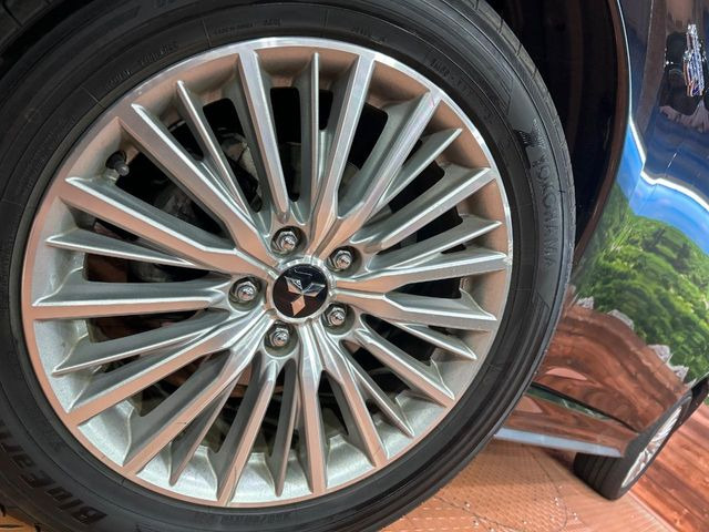 �y����18�C���`�A���~�z�C�[���z�O�ςɃ}�b�`���������A���~�z�C�[���𑕒����Ă���܂��B�e��ЊO�A���~�z�C�[����A�X�^�b�h���X�^�C�����戵�����Ă���܂��B���񂲑��k����������